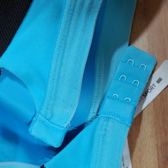 Victoria's Secret VSX Incredible Sports Bra 34C - Picture 9 of 12